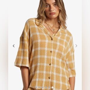BILLABONG Beach Side Oversized Short Sleeves Shirt tan cream plaid textured
